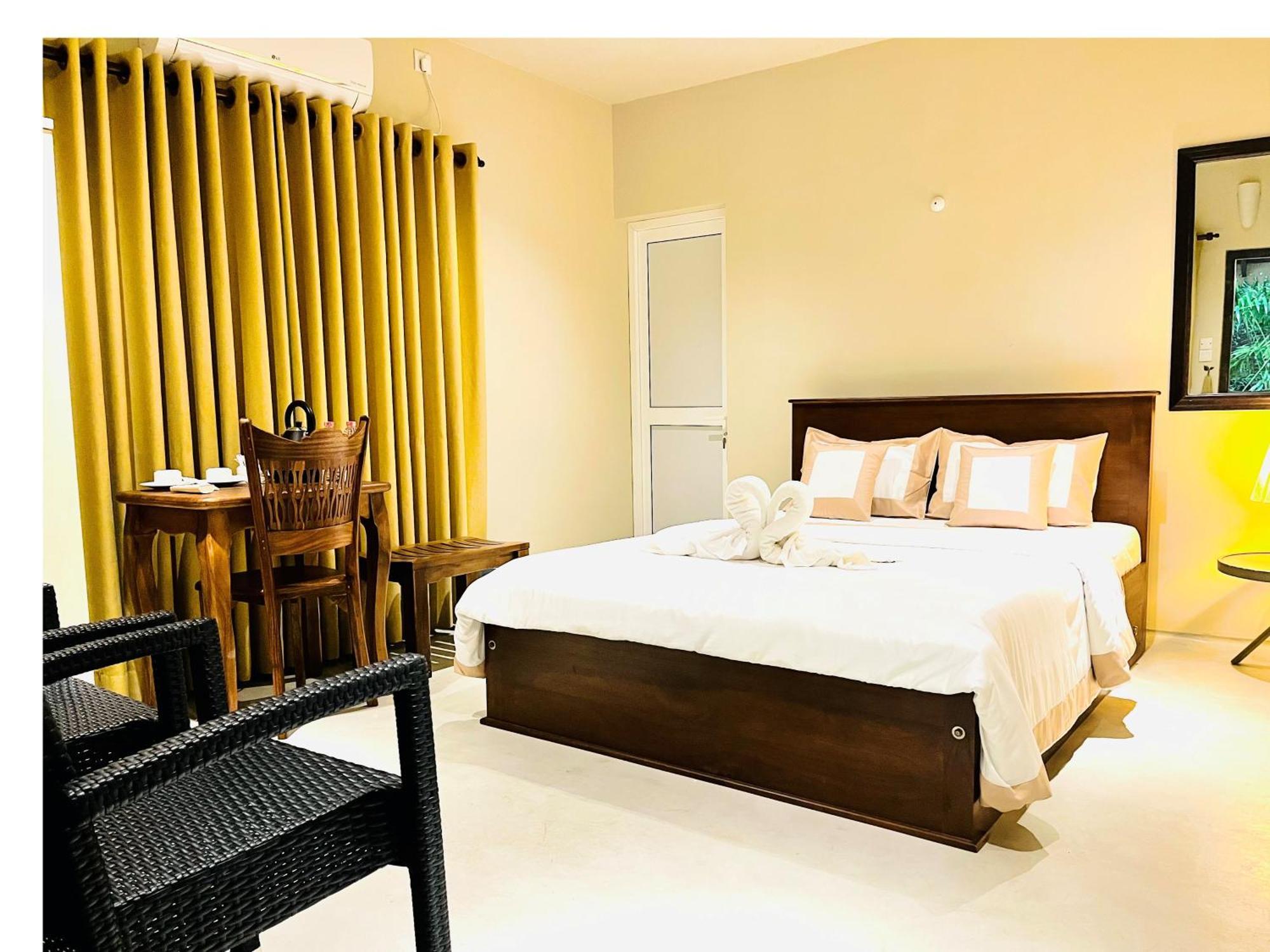 Ceylon Kingsmen Garden - Katunayake Hotel *