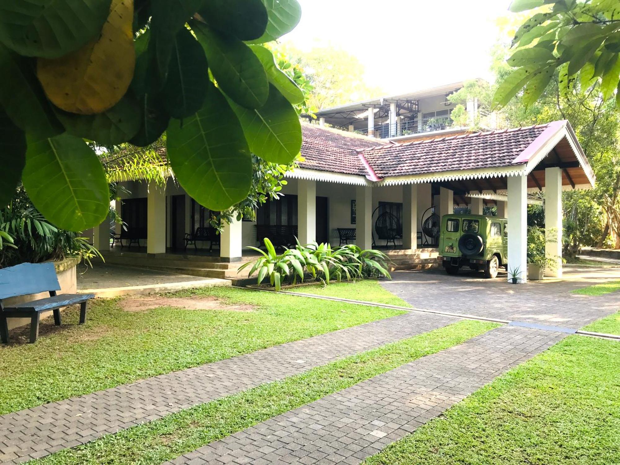 Hotel Ceylon Kingsmen Garden - Katunayake Negombo