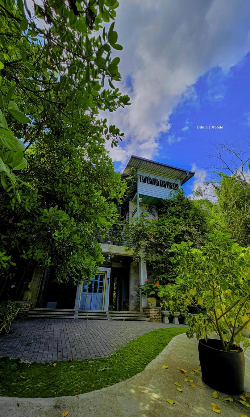 Ceylon Kingsmen Garden - Katunayake